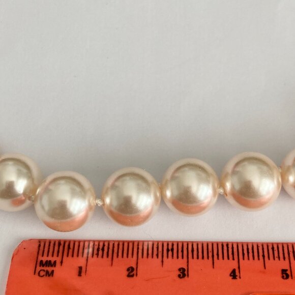 Vintage Cream Glass Pearl Necklace 20" 12mm Hand Knotted Matinee Length GoldTone - Picture 11 of 12